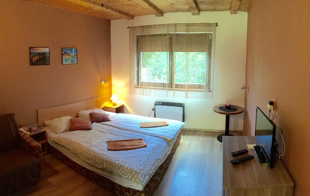 Lesní Penzion Vranov Vranov nad Dyjí Exterior foto